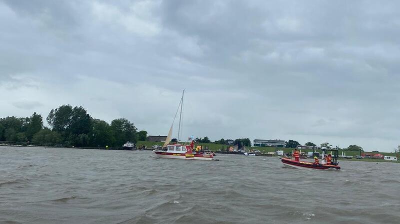 Die DLRG Drochtersen ist am Sonntagnachmittag zu einem Einsatz auf der Elbe ausgerückt.