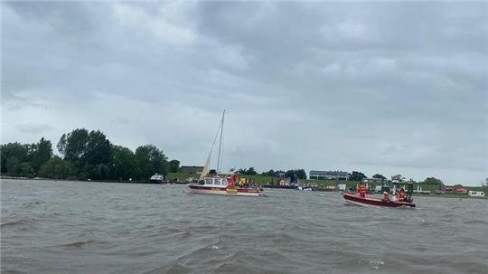 Die DLRG Drochtersen ist am Sonntagnachmittag zu einem Einsatz auf der Elbe ausgerückt.
