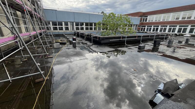 Unwetter: IGS unter Wasser - Stau auf der A26 - Bahnverkehr lahmgelegt Die Dachflächen der IGS Buxtehude sind seit Jahren anfällig. Die gute Nachricht ist, dass die frisch sanierten Flächen dicht bleiben.