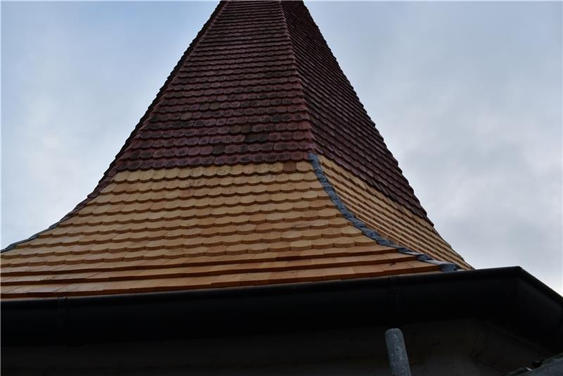 Turmsanierung der St.-Marien-Kirche: Pyramidenhelm ist wieder schick Die Dachschindeln aus Zedernholz stammen aus dem Berchtesgadener Land. Foto: Vasel