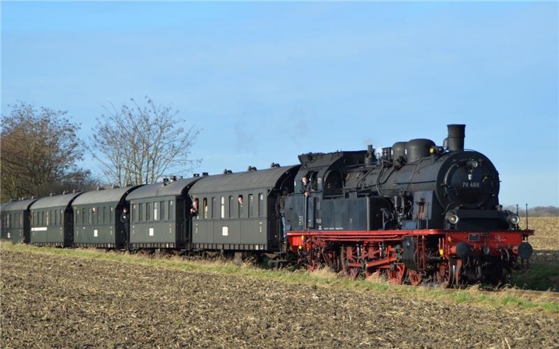 Die Dampflok 78 468 , mit historischen Waggons, fährt am 8. und 9. Juli von Hamburg nach Flensburg.