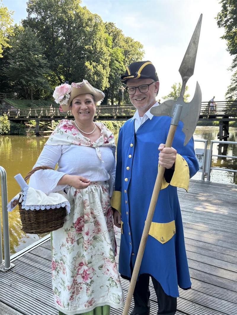 Wo ist Andreas? Außergewöhnliche Suchaktion in Stades Altstadt Die Darsteller Marlene Plate und Ralf Cordes entführen die Gäste in die Zeit als Stade noch unter schwedischer Herrschaft stand.