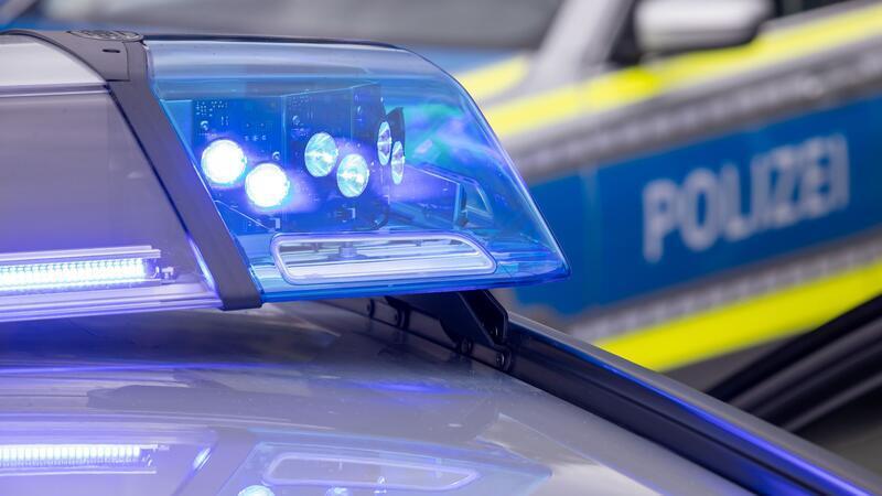 Die Dauer der Sperrung hängt laut Polizei von den Aufräumarbeiten ab. (Symbolbild)