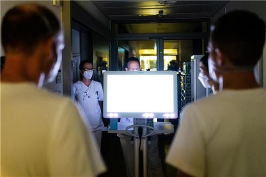 Die Debatte um die Vier-Tage-Woche nimmt weiter an Fahrt auf. Kann das Modell auch in Kliniken und Pflegeheimen funktionieren? Foto: dpa-Bildfunk
