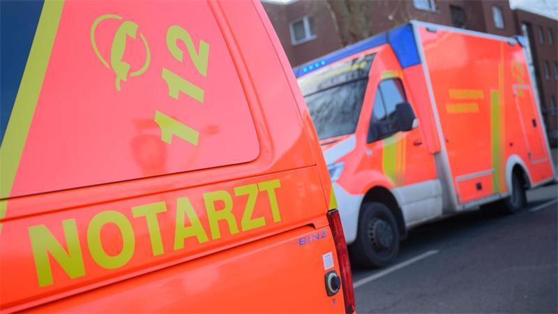 Die Decke begrub den Mitarbeiter eines Abrissunternehmens unter sich. (Symbolbild)