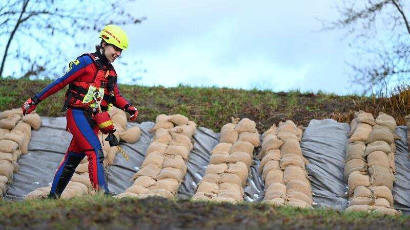 Die Deiche der Ems wurden mit Sandsäcken gesichert.