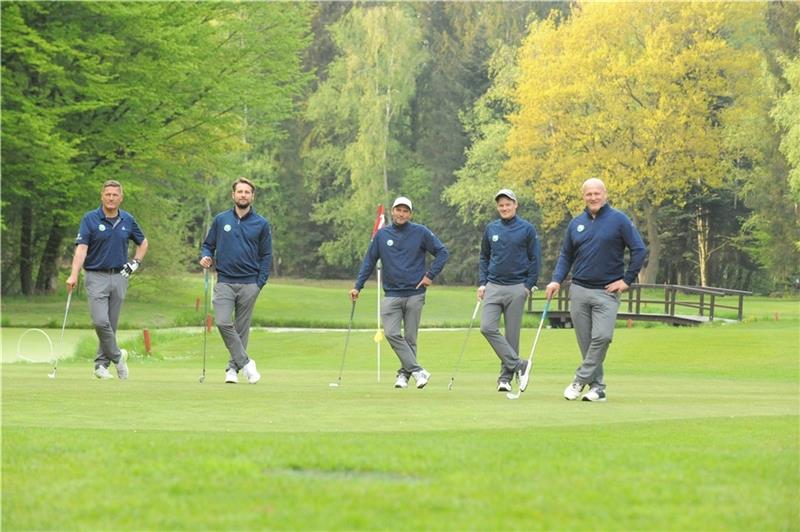 Die Deinster Mannschaft will wieder in die Oberliga (von links): Helmut Wiede, Christoph Schippert, Jörn Grewe, Christopher Rochel und Markus Ries. Foto: Scholz