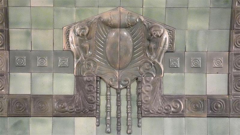 Ratten, Fische, Robben - Vom Fliesenkünstler des Hamburger Elbtunnels Die Dekoration enthält Jugendstil-Elemente.