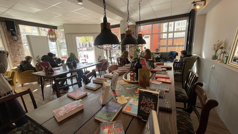 Die Deluxxe Bar in der Stader Altstadt war eine von mehreren Stationen der Bücherrallye rund um den Fischmarkt.