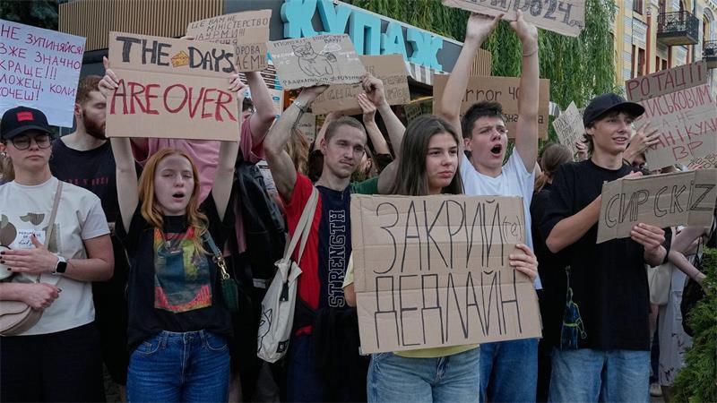 Die Demonstranten haben sich mit ihrer Forderung nach Abberufung von Armeechef Syrskij durchgesetzt. 