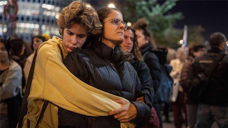 Demonstranten in Israel fordern Ende des Gaza-Kriegs Die Demonstranten unterstellen Netanjahu, er wolle den Krieg verlängern und deshalb einen Geisel-Deal sabotieren.