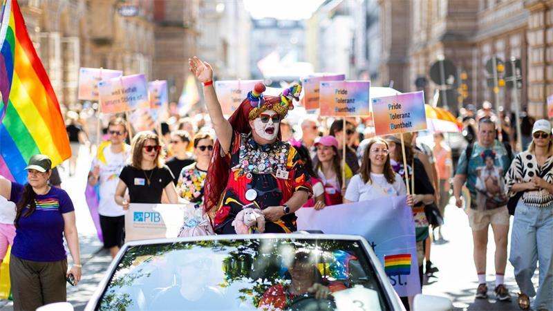 „Alles friedlich, alles ruhig“ - Tausende feiern beim CSD Die Demonstration verlief friedlich.