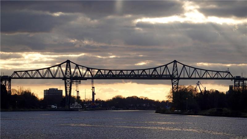 Die Deutsche Bahn hat Bauarbeiten an der Rendsburger Hochbahn über Ostern angekündigt. (Archivbild)