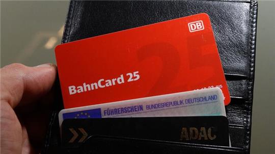 Die Deutsche Bahn vergibt die BahnCard ab heute nur noch digital.