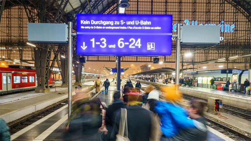 Die Deutsche Bahn will bei Gleiswechseln künftig besser kommunizieren. (Archivbild)