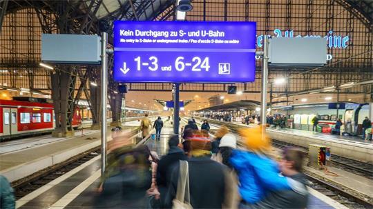 Die Deutsche Bahn will bei Gleiswechseln künftig besser kommunizieren. (Archivbild)