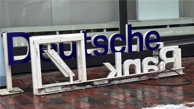Die Deutsche Bank baut ihre Filiale in der Fußgängerzone in Buxtehude ab.