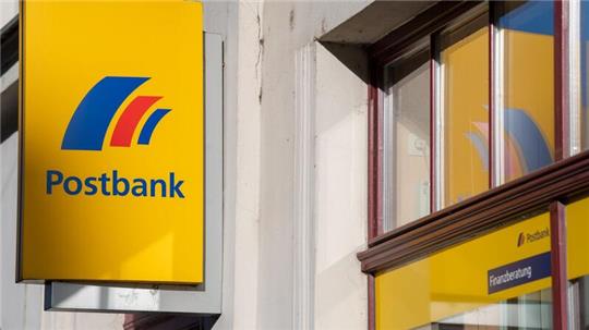Die Deutsche Bank dünnt das Filialnetz ihrer  Tochter Postbank deutlich aus.