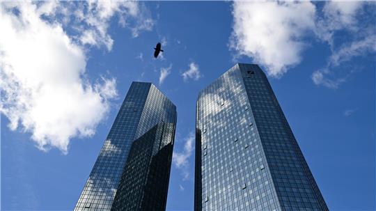Die Deutsche Bank setzt auf KI, etwa um Kreditvergaben zu beschleunigen (Archivbild)
