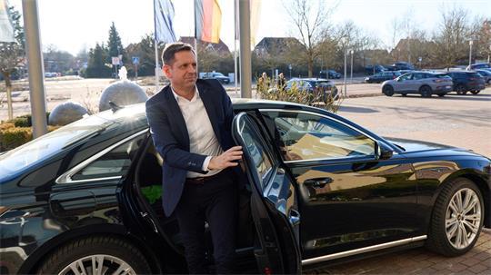 Die Deutsche Umwelthilfe erteilt der Landesregierung weiterhin die Rote Karte für zu viele klimaschädliche Dienstwagen. (Archivbild)