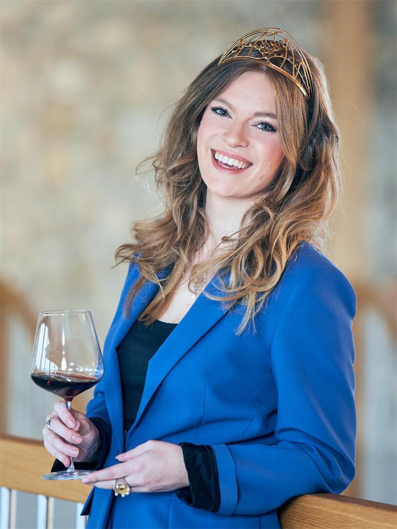 Die Deutsche Weinkönigin Charlotte Weihl.