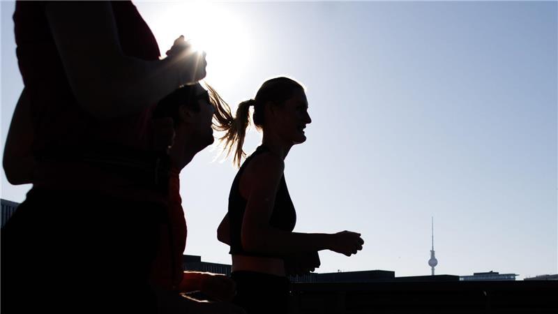 Die Deutschen machen laut einer Studie mehr Sport als noch 2010. (Symbolbild)