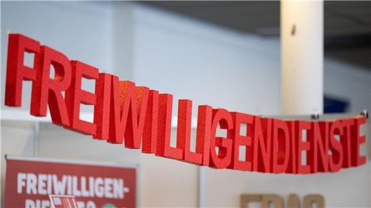 Die Diakonie Hamburg plädiert für eine Stärkung freiwilliger Dienste. (Archivbild)