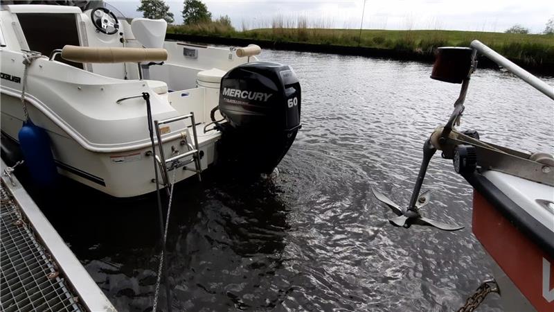 Die Diebe sollen vom Wasser aus an die Steganlage gelangt sein. Foto: Polizei