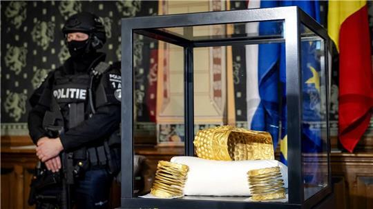 Die Diebe stahlen auch diesen Goldhelm. (Archivbild)