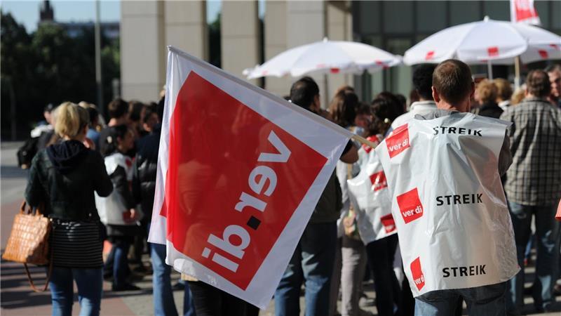 Die Dienstleistungsgewerkschaft Verdi hat die Beschäftigten der Helios Endo-Klinik am Donnerstag zum Warnstreik aufgerufen. (Archivbild)