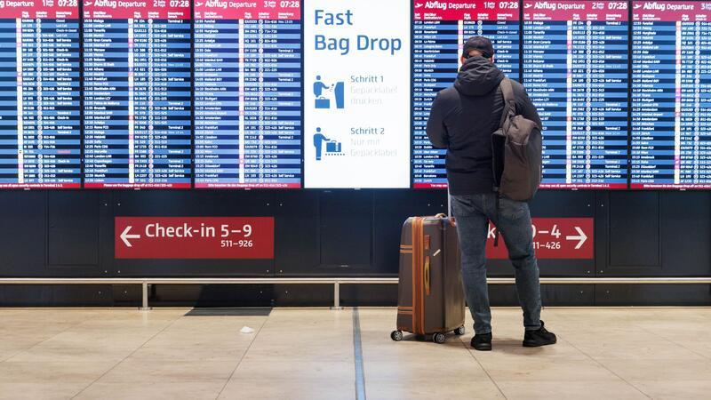 Die Dienstleistungsgewerkschaft Verdi ruft Beschäftigte der Frachttochter Lufthansa Cargo zum Warnstreik auf.