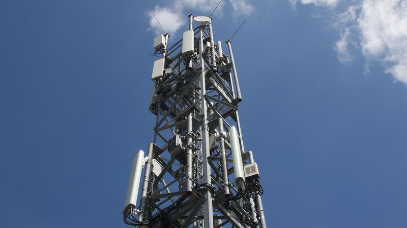 Bundeskabinett verabschiedet internationale Digitalstrategie Die Digitalstrategie sieht konkret vor, mit einer stärkeren Teilnahme in internationalen Gremien Standards, Normen und Regulierung von morgen - etwa die sechste Mobilfunkgeneration (6G) - frühzeitig mitzugestalten.
