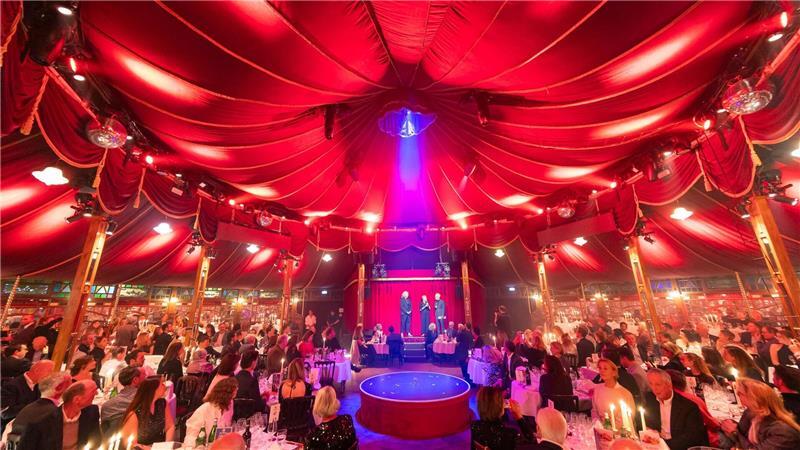 Die Dinner-Show im Hamburger Spiegelpalast ist eine von fünf „Palazzo“-Dinnershows in Deutschland und Österreich, bei denen bekannte Köche als Gastgeber auftreten.