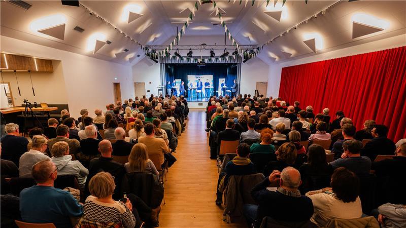 Die Direktkandidaten des Wahlkreises Cuxhaven - Stade II für den Bundestag waren dem TAGEBLATT-Aufruf gefolgt und diskutierten im Dorfgemeinschaftshaus Hammah vor fast 170 Zuschauern. Der AfD-Kandidat Sebastian Sieg war auch dabei.