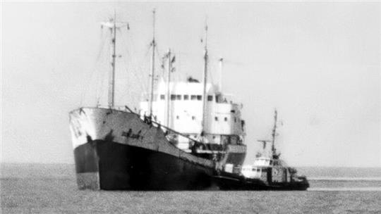 Die „Don Juan V“: das Schiff der ersten bekannten großen Kokainlieferung nach Bremerhaven. Das Foto hängt im Polizeimuseum. 