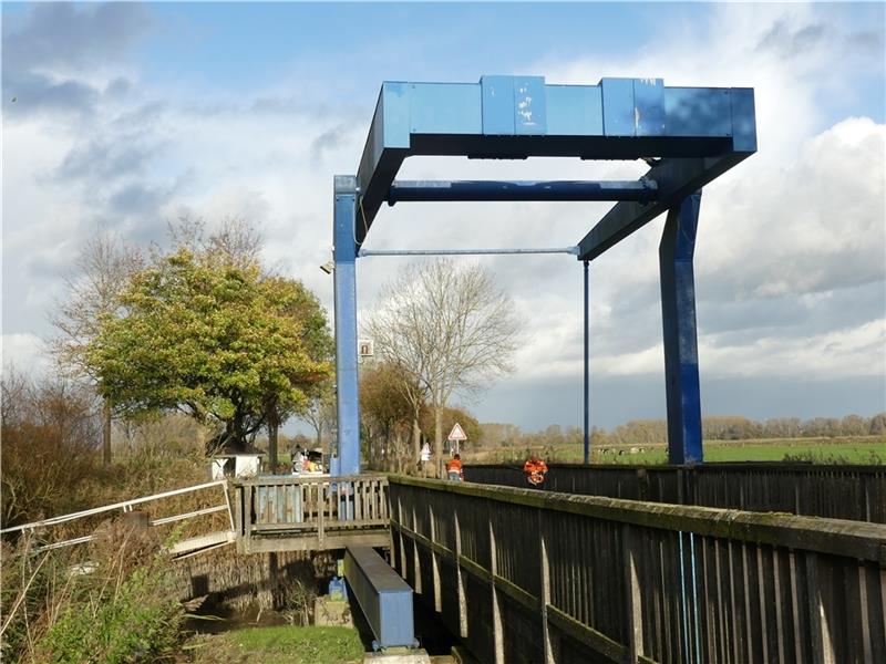 Die Dornbuscher Klappbrücke soll für die Sanierung komplett demontiert werden. Foto: Knappe