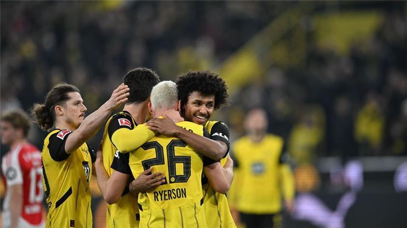 „Heute hat’s geknallt“: Guirassy-Show erlöst BVB Die Dortmunder Spieler bejubeln einen klaren Heimsieg.
