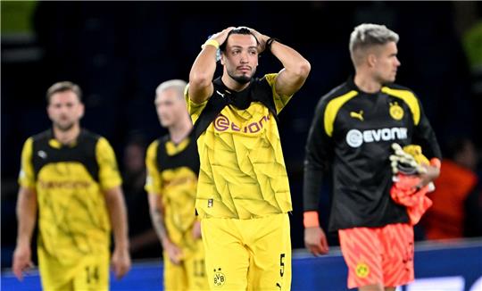 Die Dortmunder Spieler haben den Champions-League-Start in Paris verpatzt.