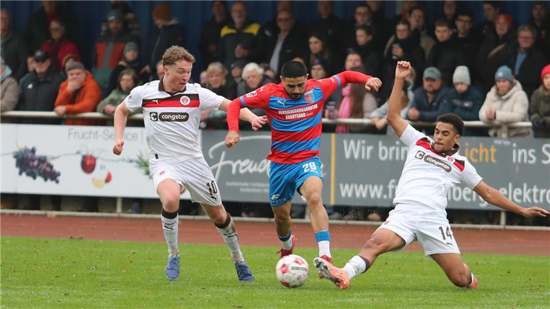 Die Dribblings von Alla Aid Hamid sind in der ersten Hälfte nicht so wirkungsvoll.