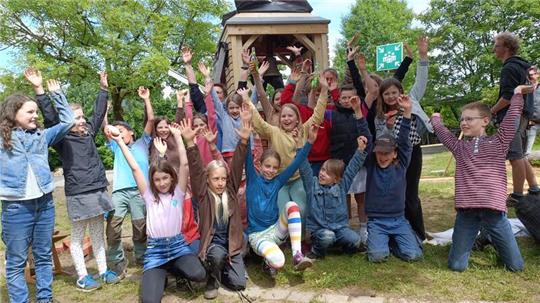 Die Drittklässler der Stader Waldorfschule waren Handwerker und Bauherren in einem.