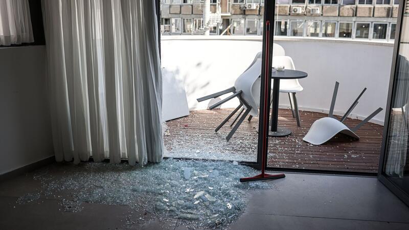 Huthi-Drohne trifft Tel Aviv - ein Toter und Verletzte Die Drohne schlug in einem dich bebauten, strandnahen Stadtteil von Tel Aviv ein.