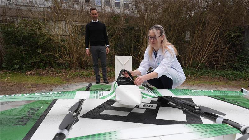 Drohnen transportieren Laborproben zwischen Kliniken Die Drohne soll vor allem Blutproben transportieren.
