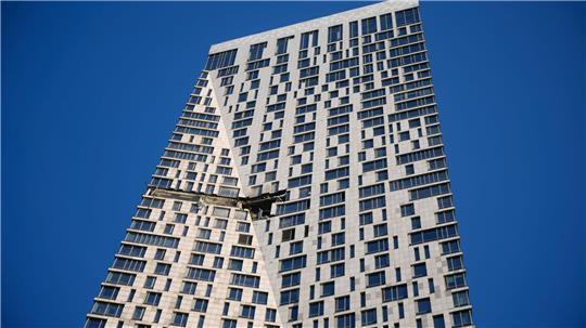 Die Drohne traf ein Hochhaus mit Luxuswohnungen in Moskau.