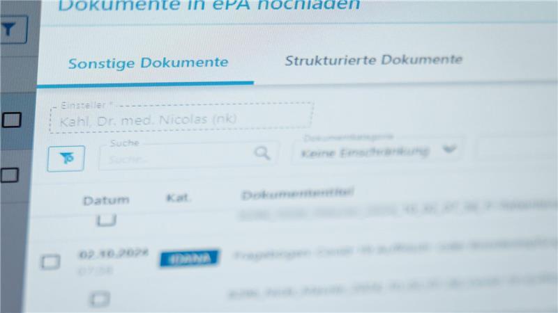 Die E-Akte soll für Patienten und Praxen zum Alltag werden. (Archivbild)