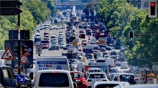 Die EU-Kommission hat Deutschland verklagt, weil seit 2010 der Jahres- und Stundengrenzwerte für Stickstoffdioxid in zahlreichen Gebieten überschritten wurden.
