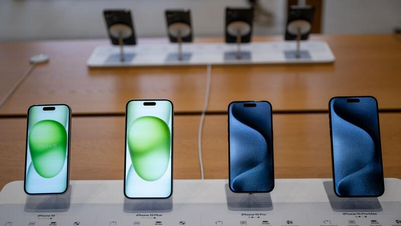 EU-Kommission mit Detailverfahren zu Forderungen an Apple Die EU-Kommission und Apple werden die kommenden Monate über die Anforderungen des neuen Digital-Gesetzes DMA verhandeln. (Archivbild)