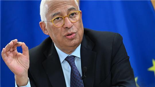 Die EU muss die Ukraine weiterhin mit allen Mitteln unterstützen, fordert EU-Ratspräsident António Costa im Interview.
