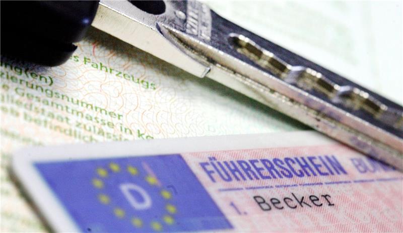 EU regelt das Autofahren neu – Das soll kommen Die EU überarbeitet derzeit seine Führerscheinrichtlinie. Diese soll künftig für alle Mitgliedsländer bindend sein. Foto: dpa