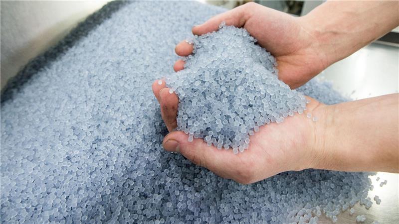 Die EU will einen sorgsameren Umgang mit Plastikteilchen.