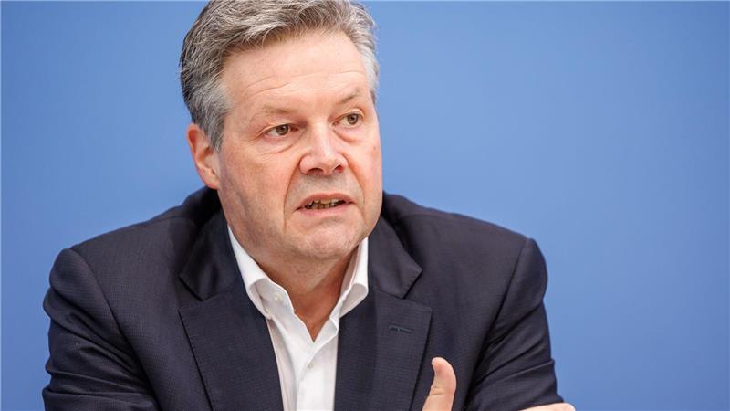 Die EVG will Rompf als neuen Chef der Bahn-Infrastruktursparte DB InfraGo verhindern.